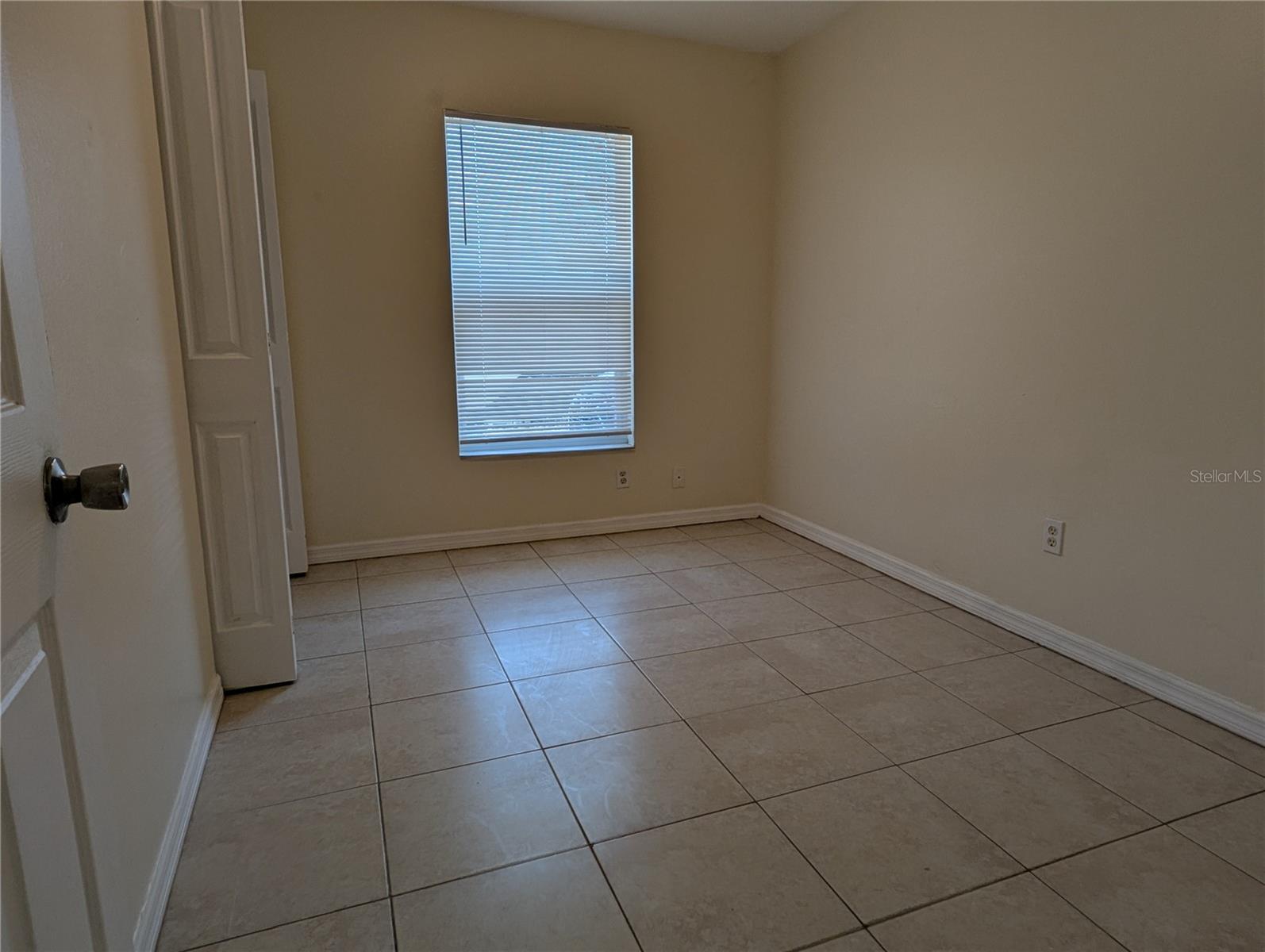 Image 22 of 31 For 2492 15th Avenue S