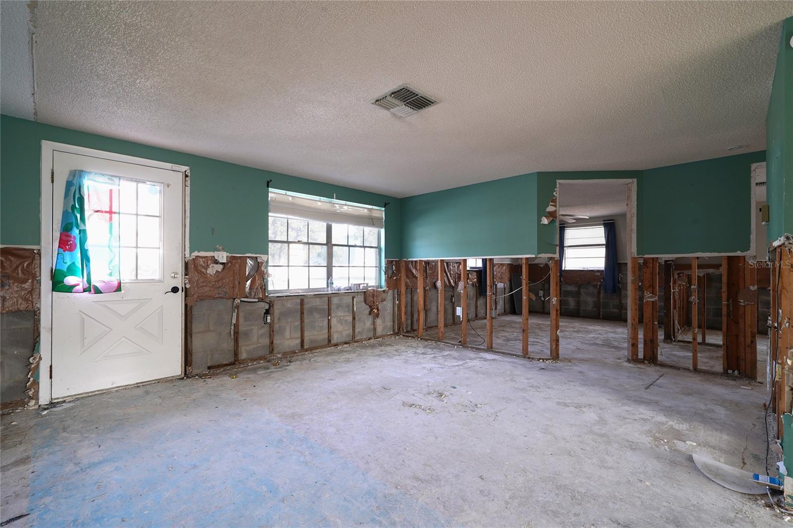 Image 5 of 17 For 13305 Sunfish Drive