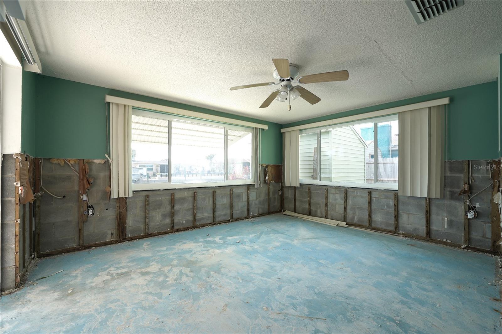 Image 7 of 17 For 13305 Sunfish Drive