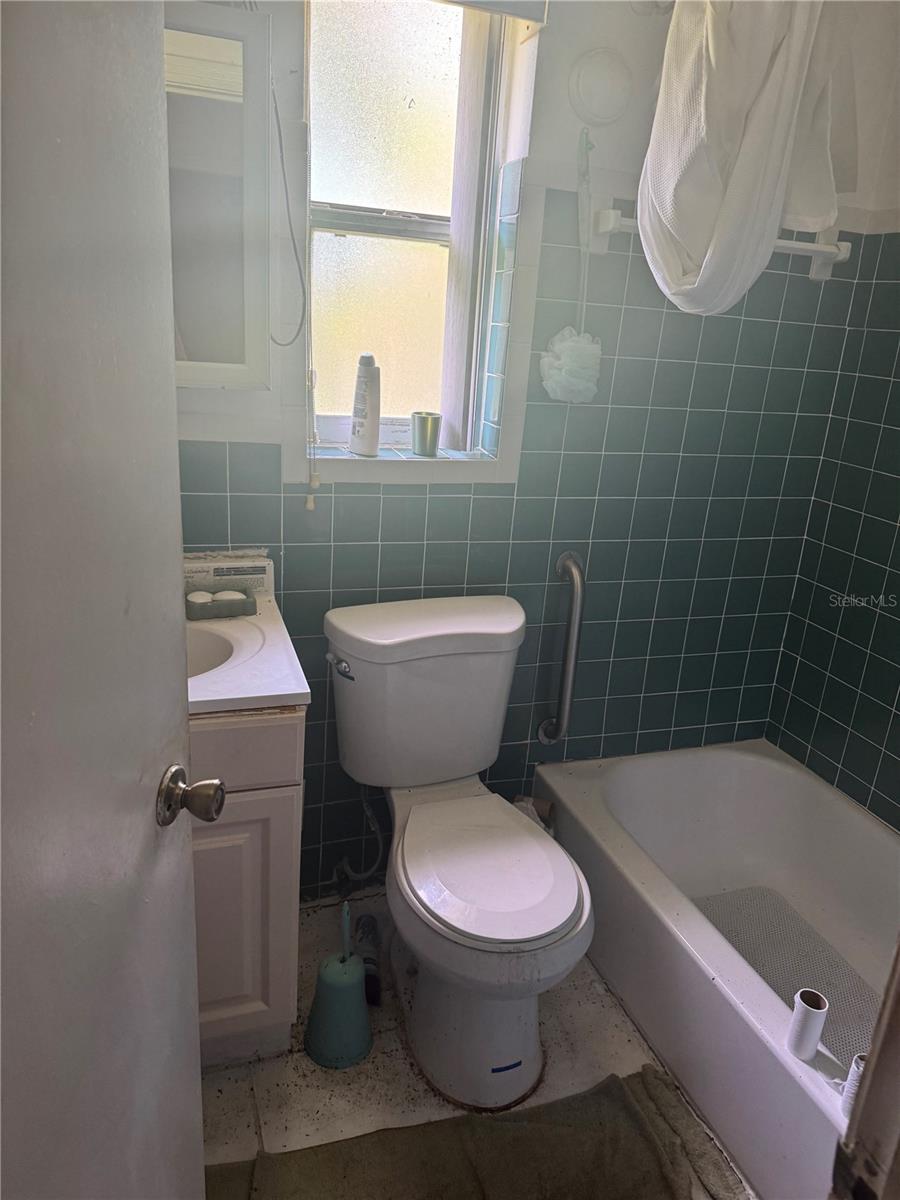 Listing photo id 10 for 1710 26th Avenue S