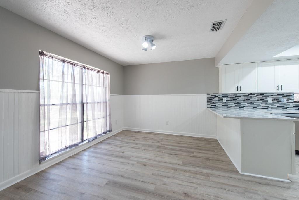 Image 7 of 48 For 2336 Windsor Oaks Avenue