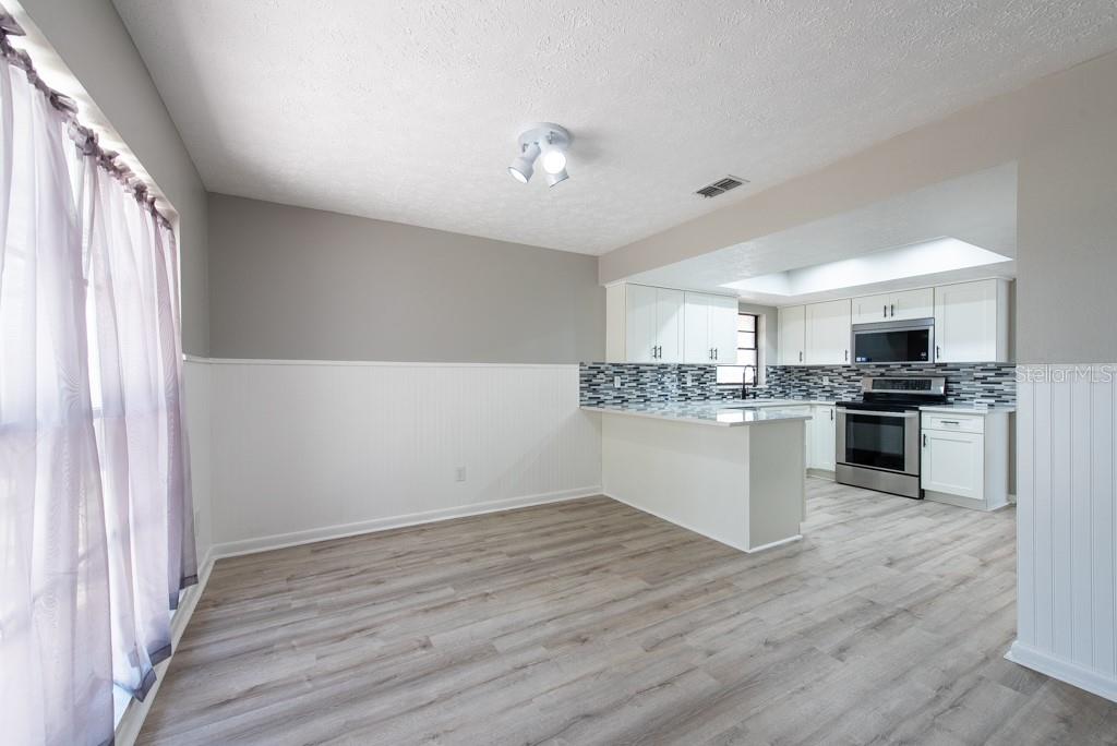 Image 8 of 48 For 2336 Windsor Oaks Avenue
