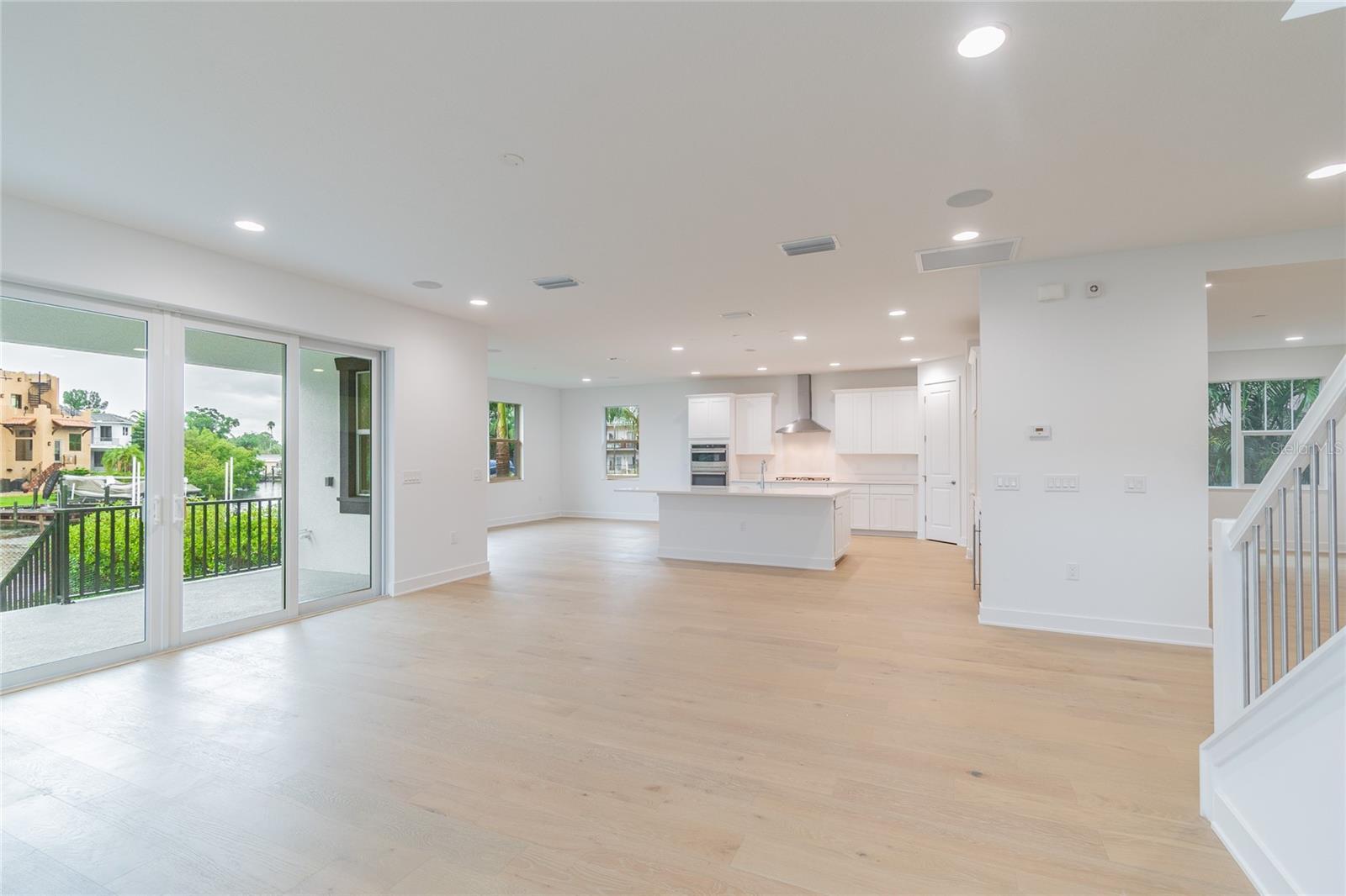 Listing photo id 1 for 720 Peninsular Street