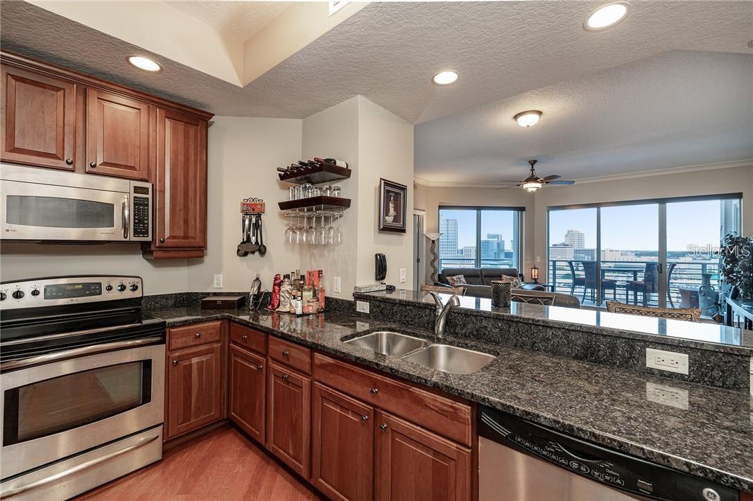 Image 10 of 27 For 1209 Cumberland Avenue 1802