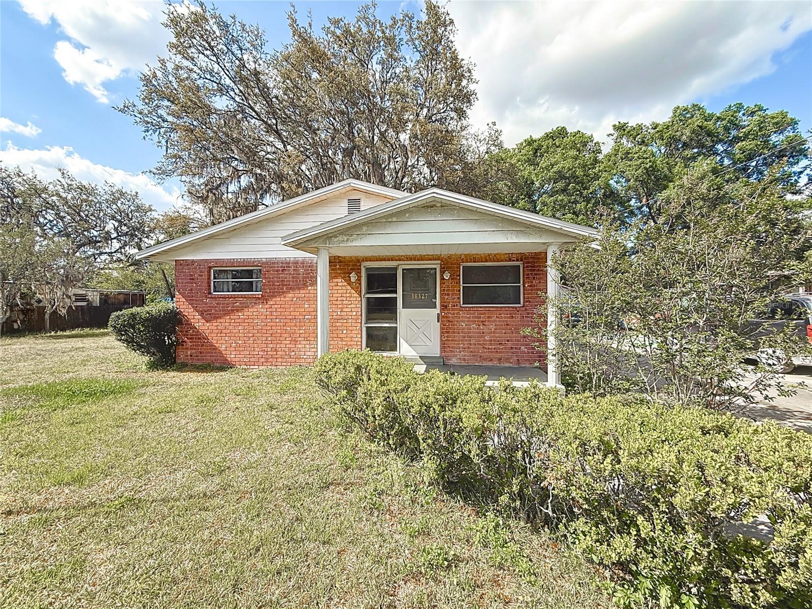 Image 11 of 63 For 38327 Palm Grove Drive