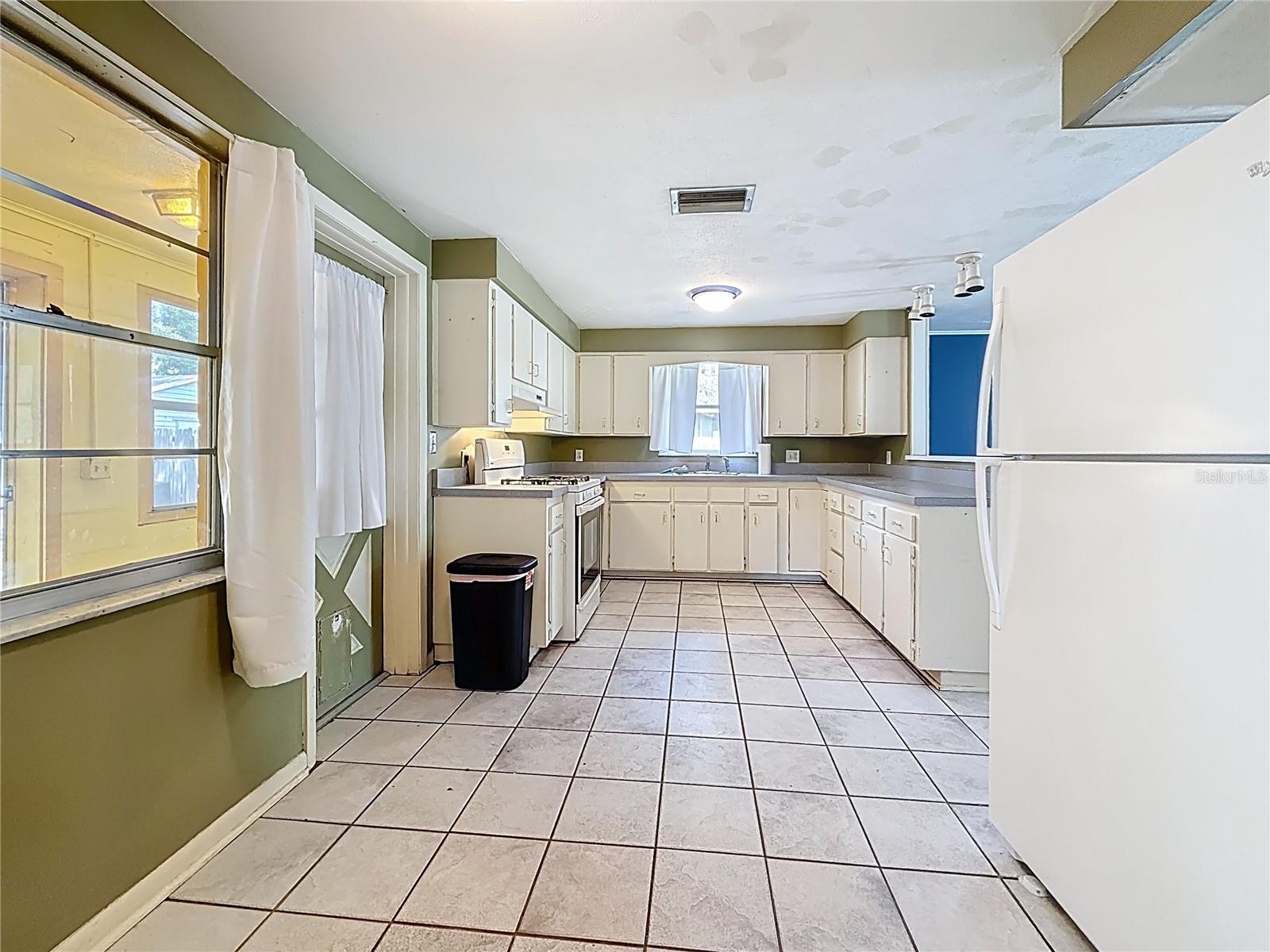 Image 21 of 63 For 38327 Palm Grove Drive