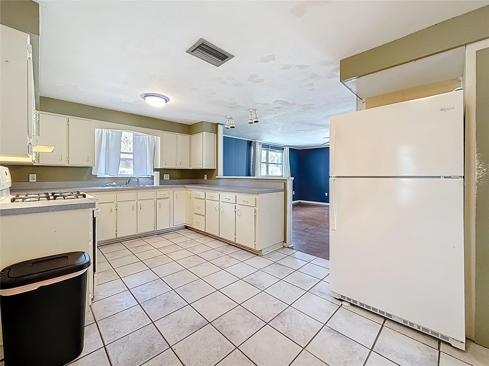 Image 23 of 63 For 38327 Palm Grove Drive