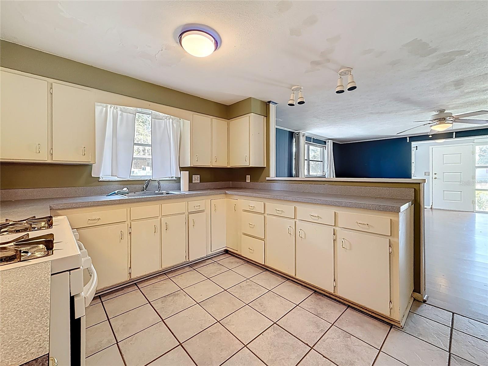 Image 25 of 63 For 38327 Palm Grove Drive
