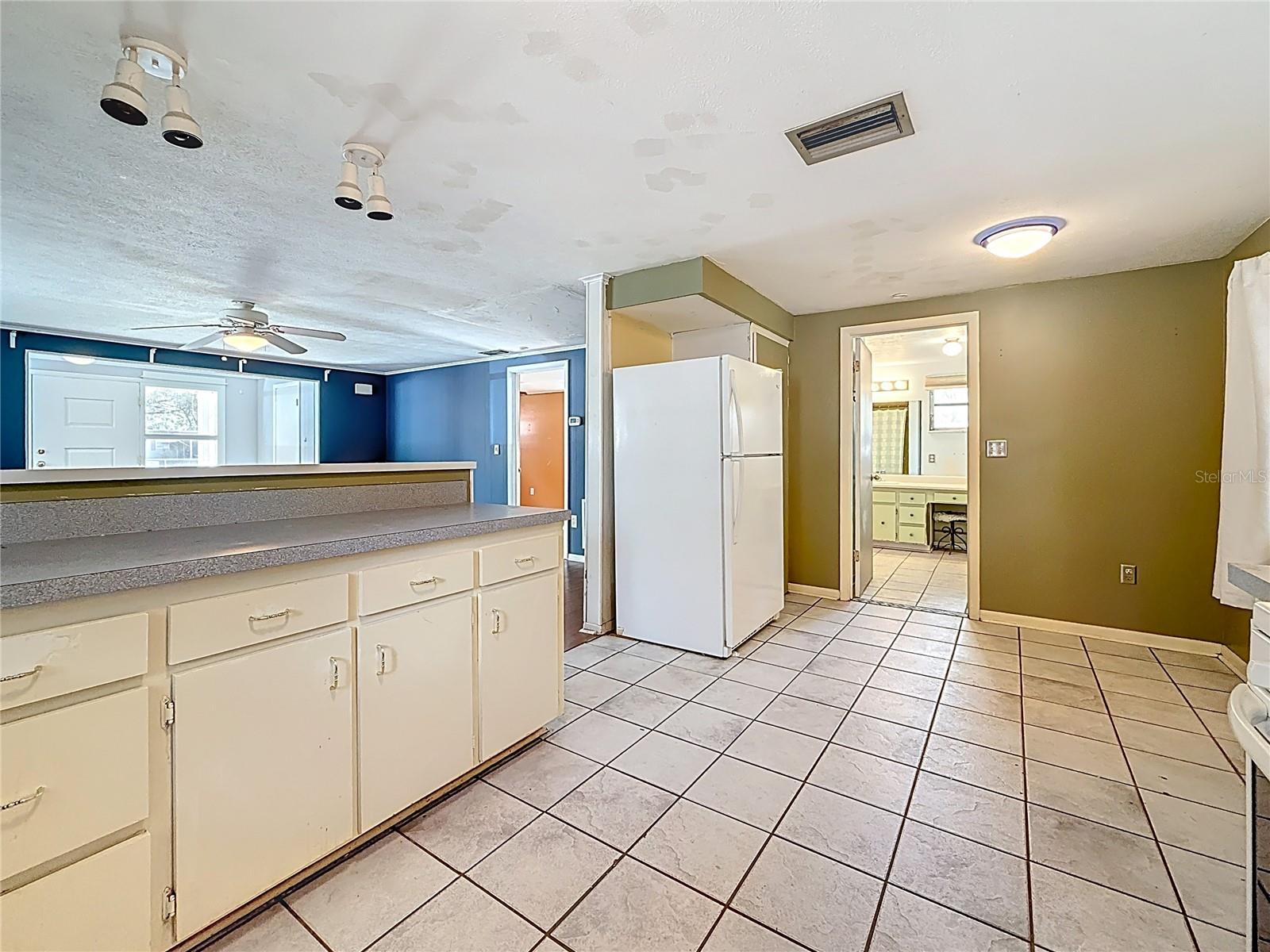 Image 26 of 63 For 38327 Palm Grove Drive