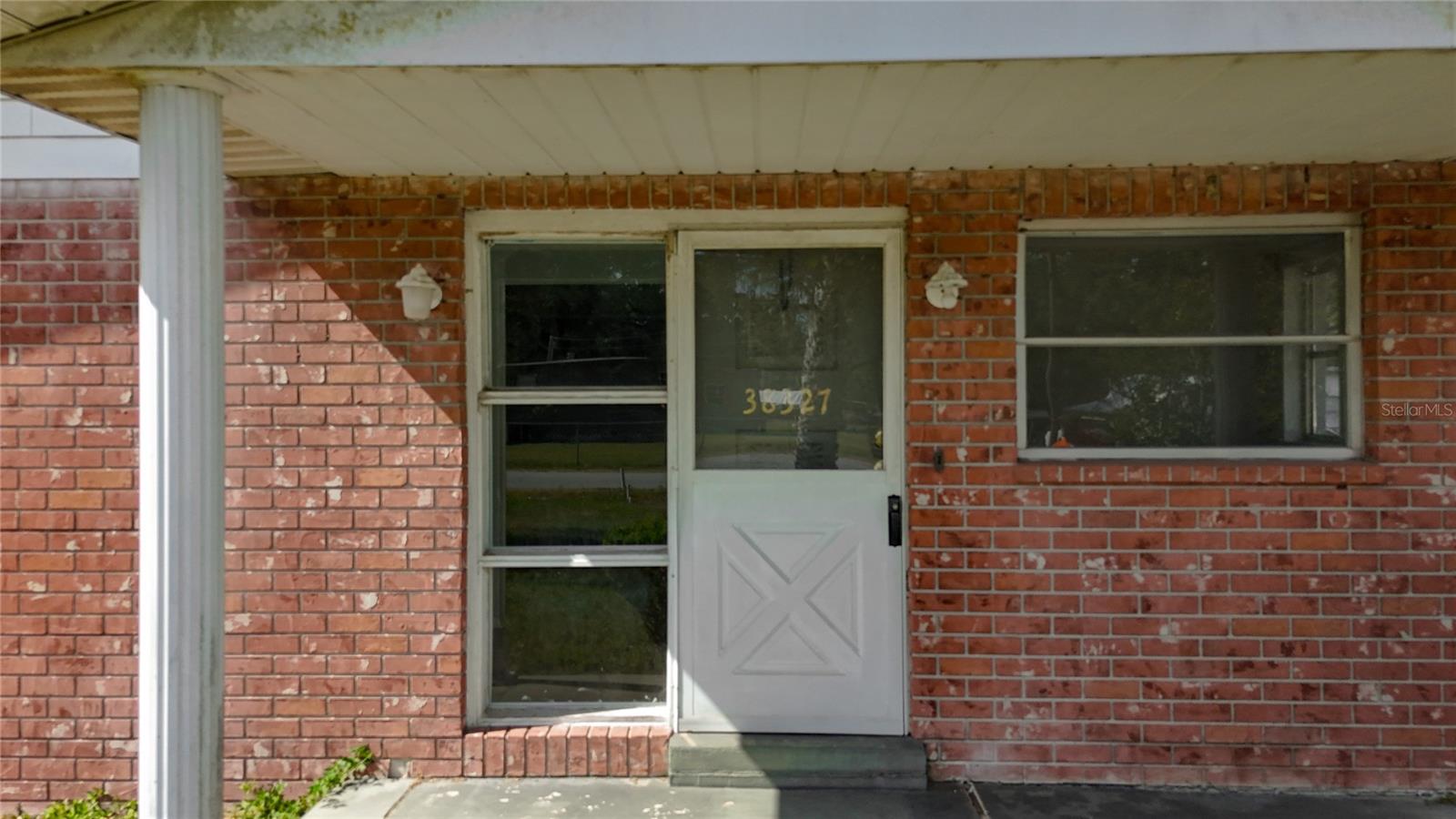 Image 9 of 63 For 38327 Palm Grove Drive
