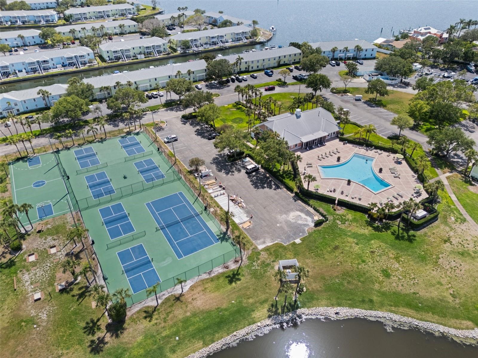 Image 65 of 69 For 5174 Beach Drive Se B