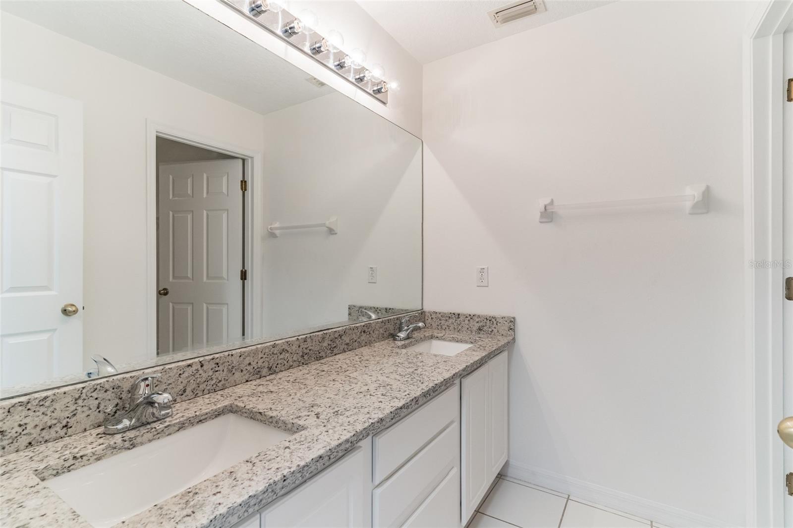 Image 19 of 29 For 2433 Huron Circle