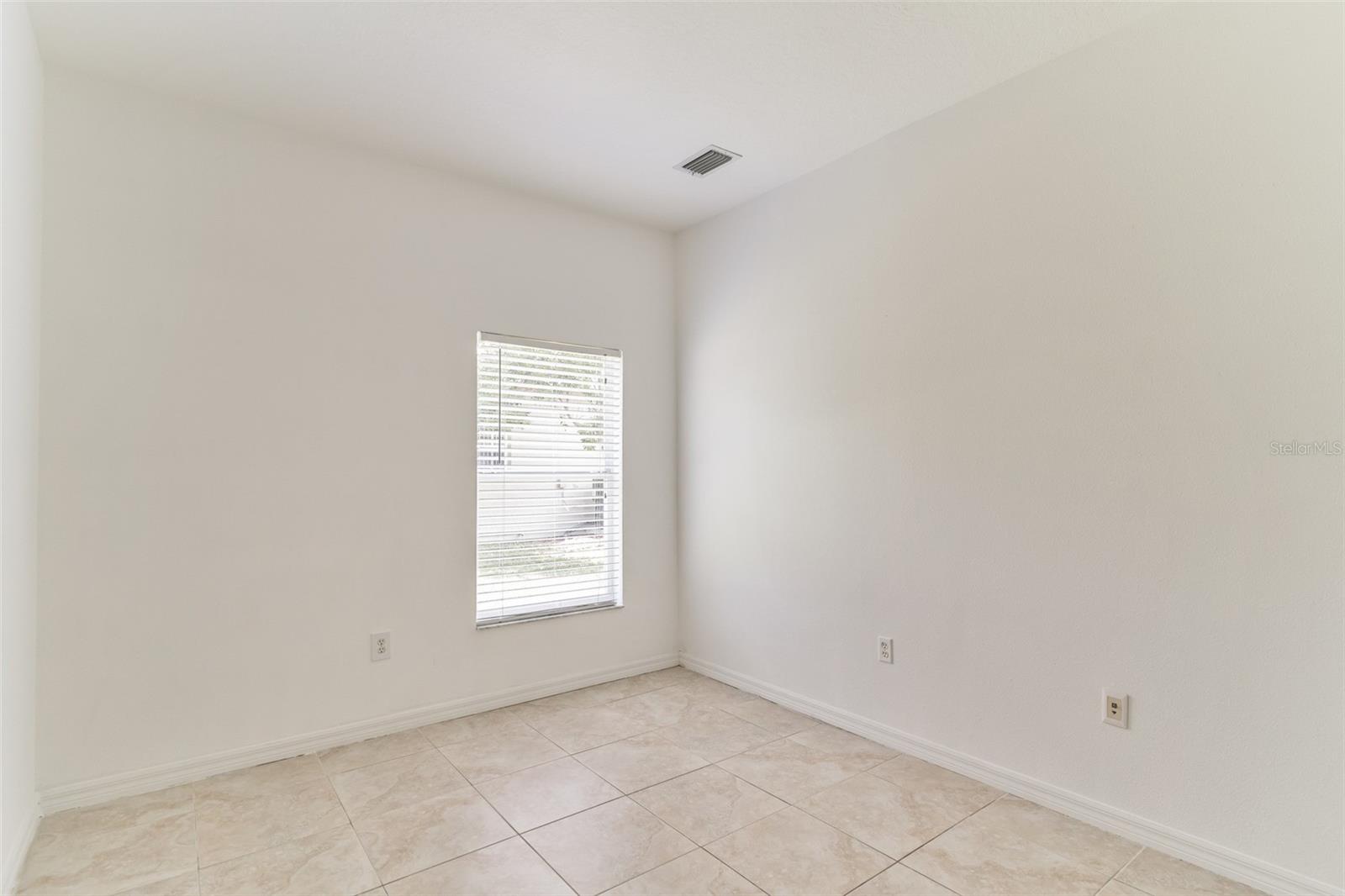 Image 21 of 29 For 2433 Huron Circle