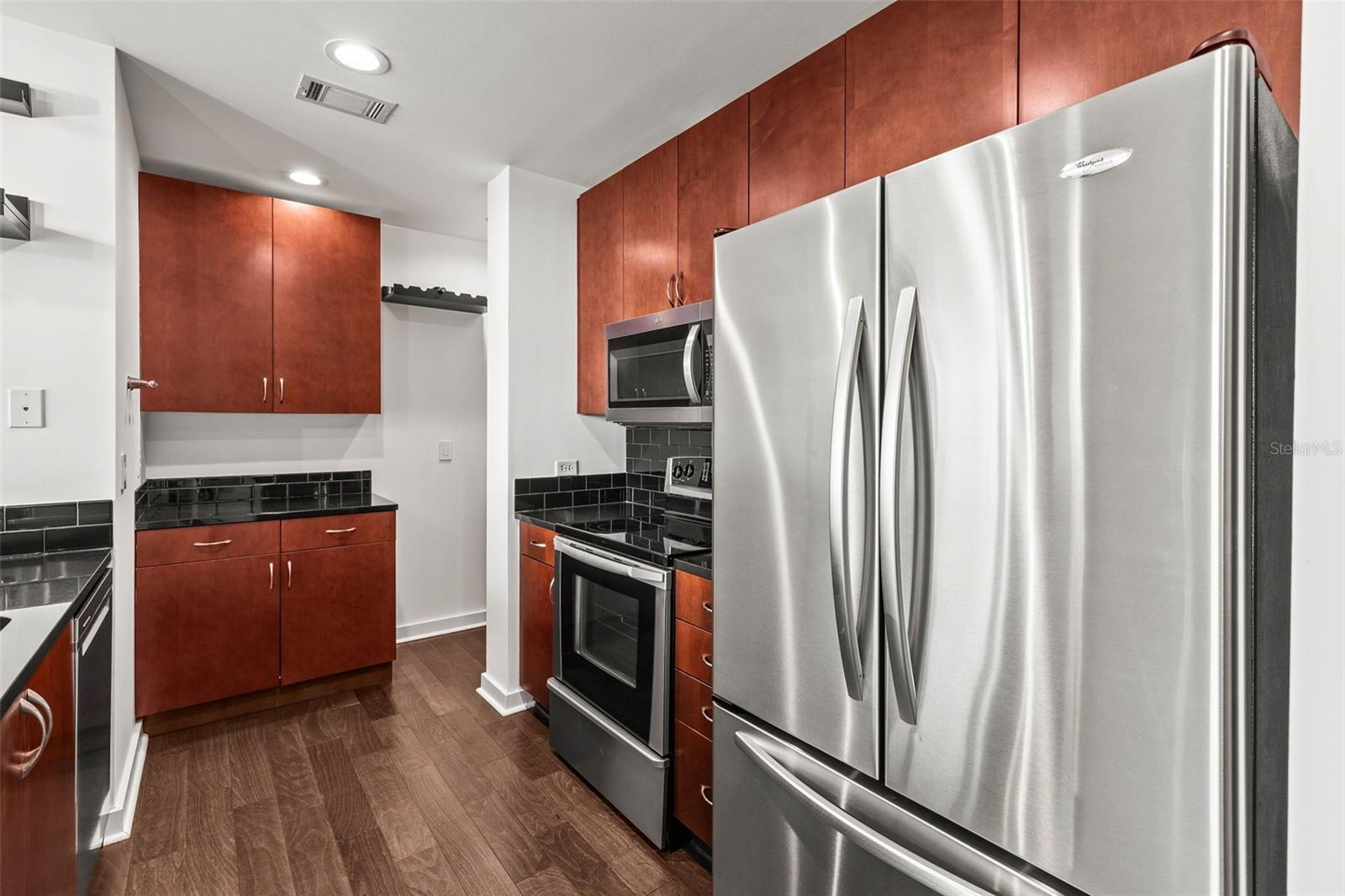 Image 21 of 27 For 777 Ashley Drive 402