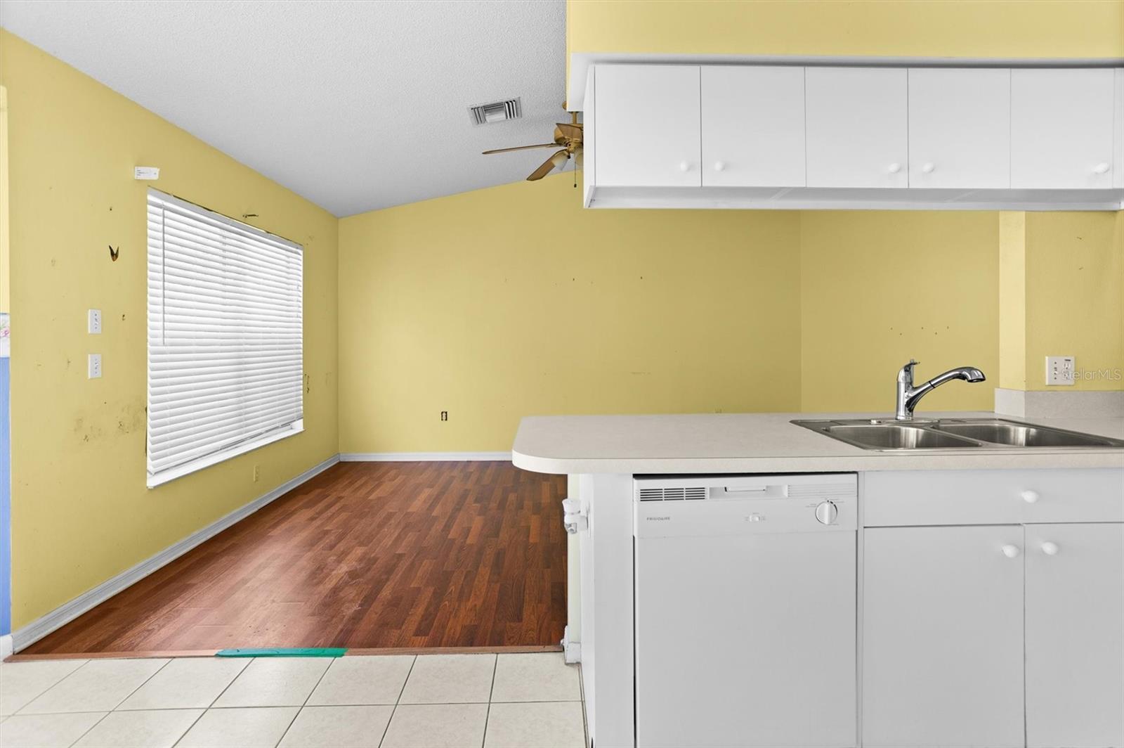 Image 9 of 62 For 1046 Almondwood Drive