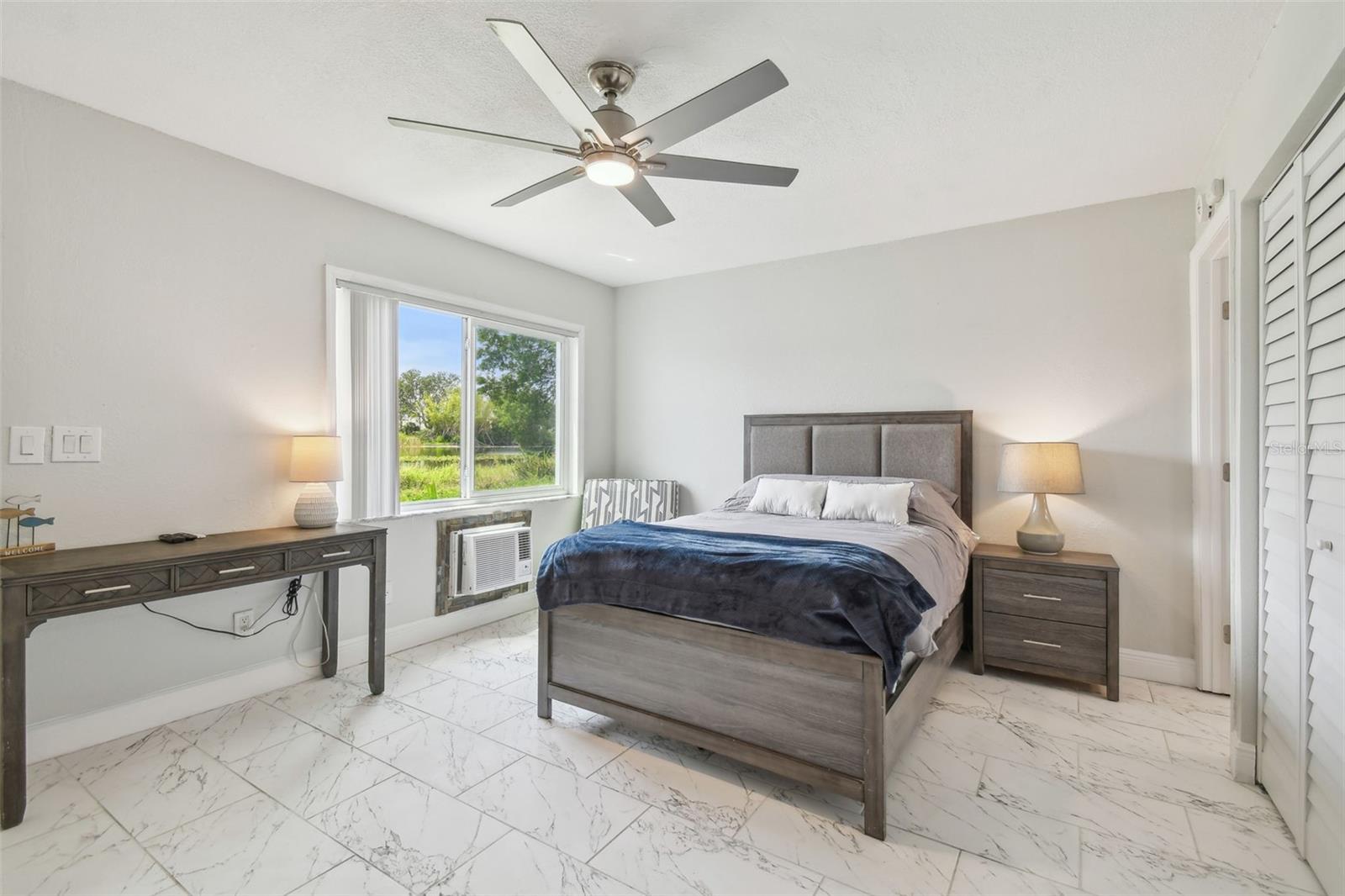 Image 10 of 79 For 4141 Dolphin Drive 4141
