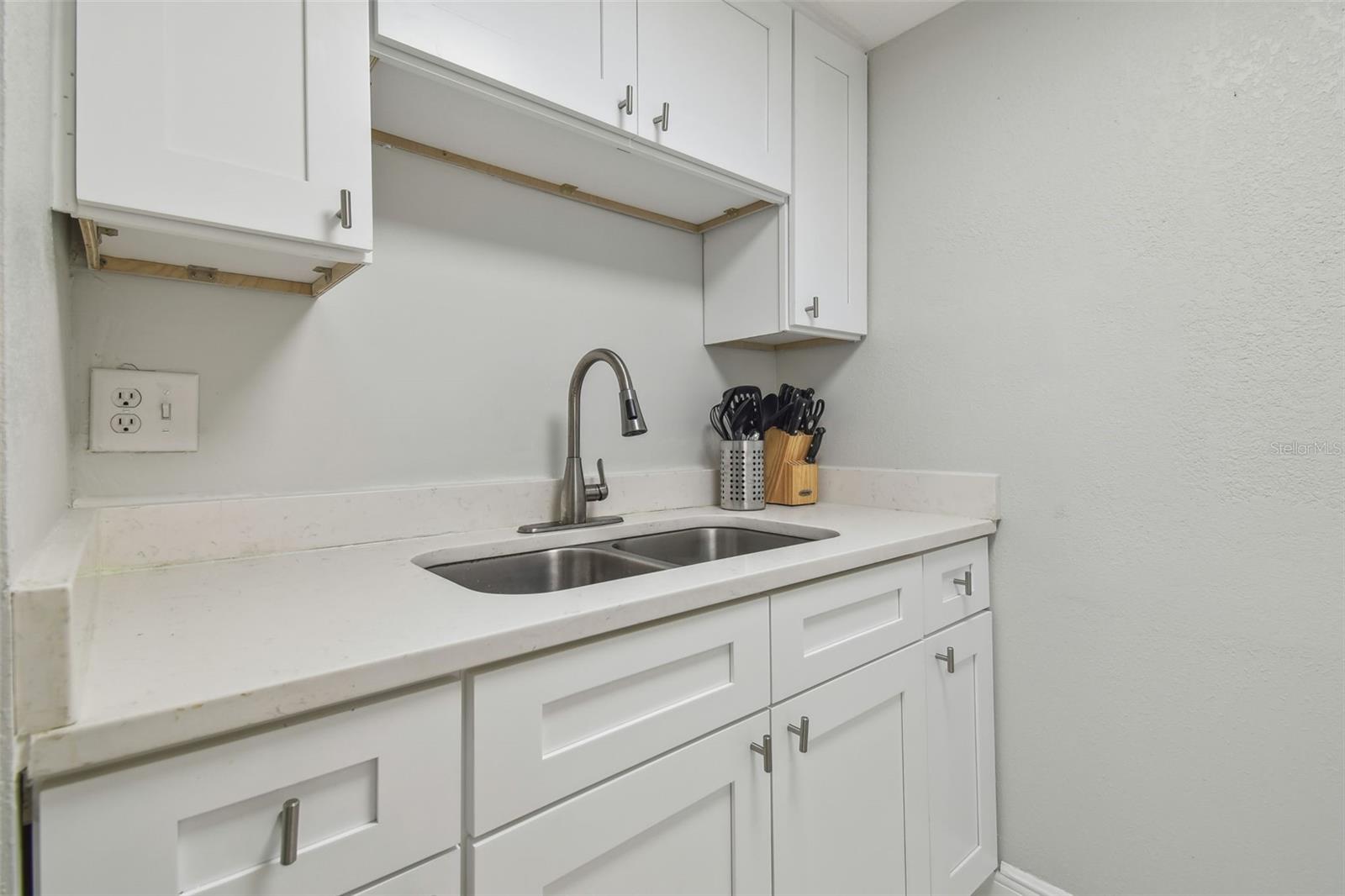 Image 11 of 79 For 4141 Dolphin Drive 4141