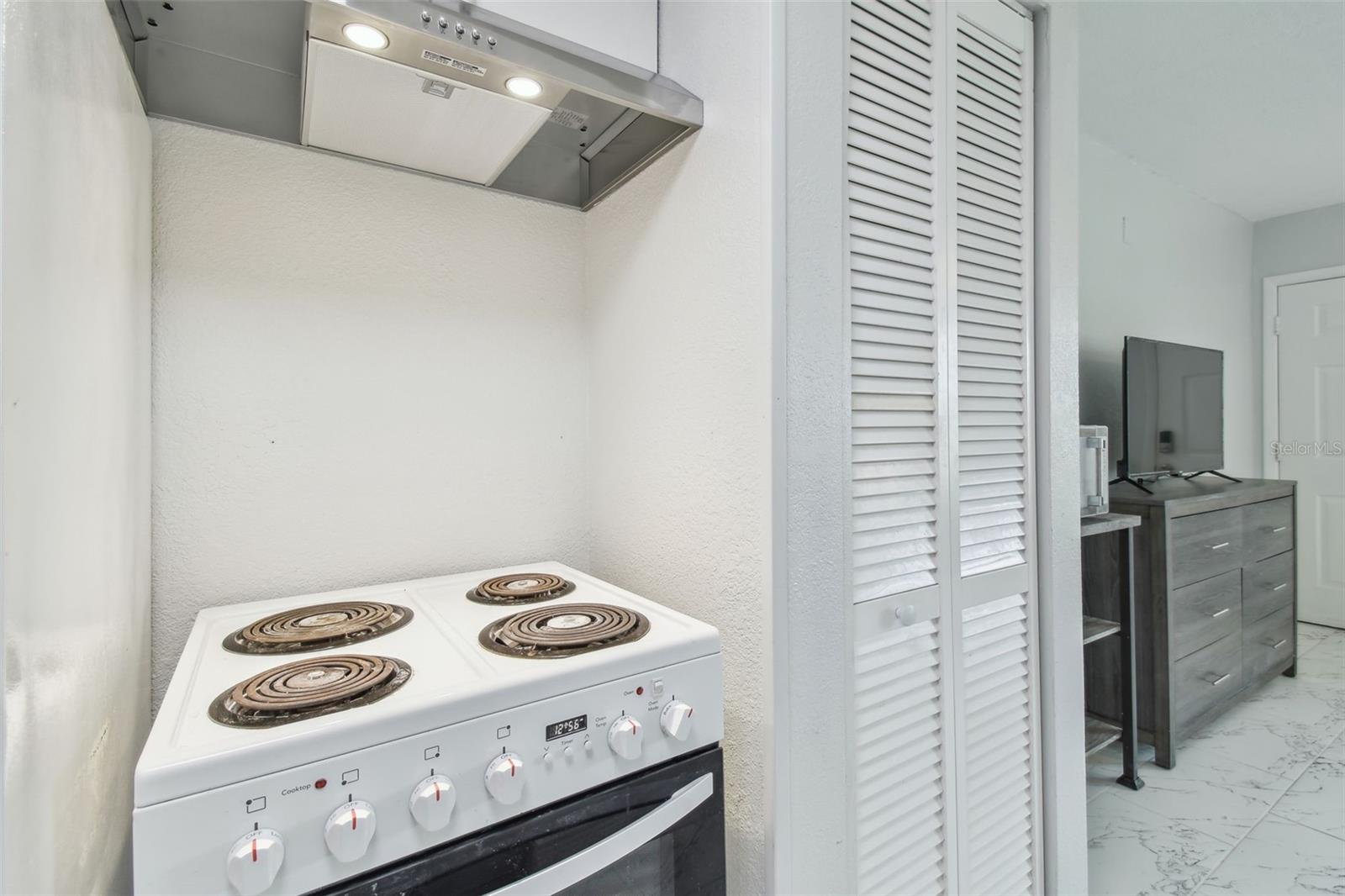 Image 13 of 79 For 4141 Dolphin Drive 4141