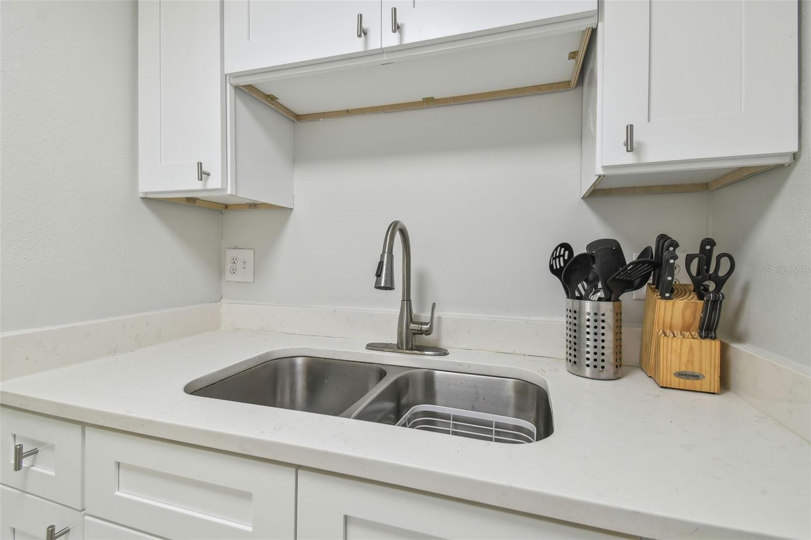 Image 15 of 79 For 4141 Dolphin Drive 4141