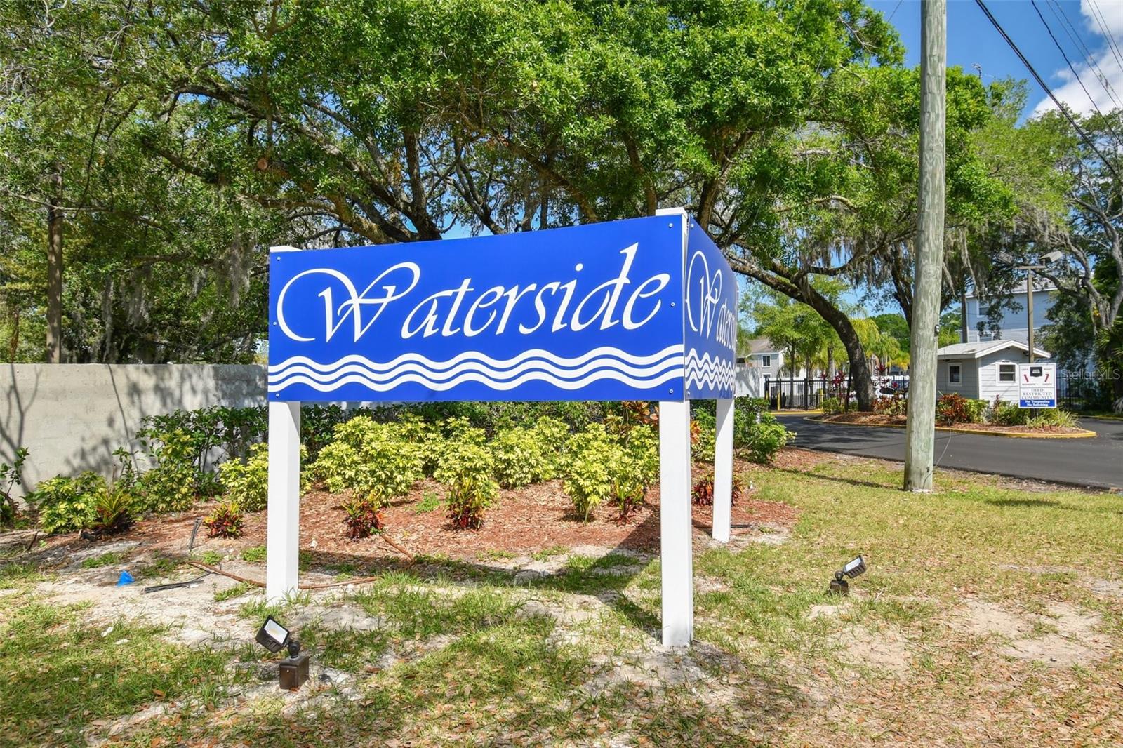 Image 42 of 79 For 4141 Dolphin Drive 4141