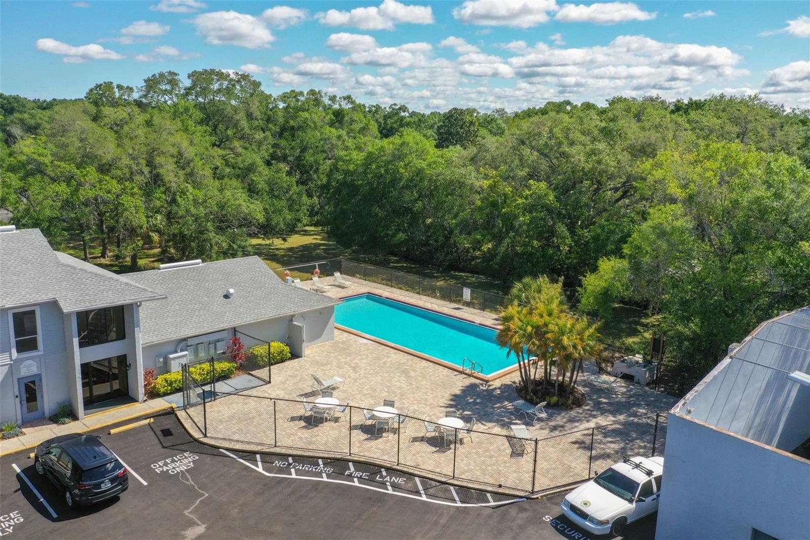 Image 45 of 79 For 4141 Dolphin Drive 4141