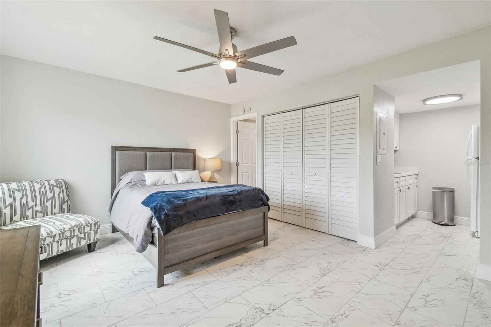 Image 6 of 79 For 4141 Dolphin Drive 4141