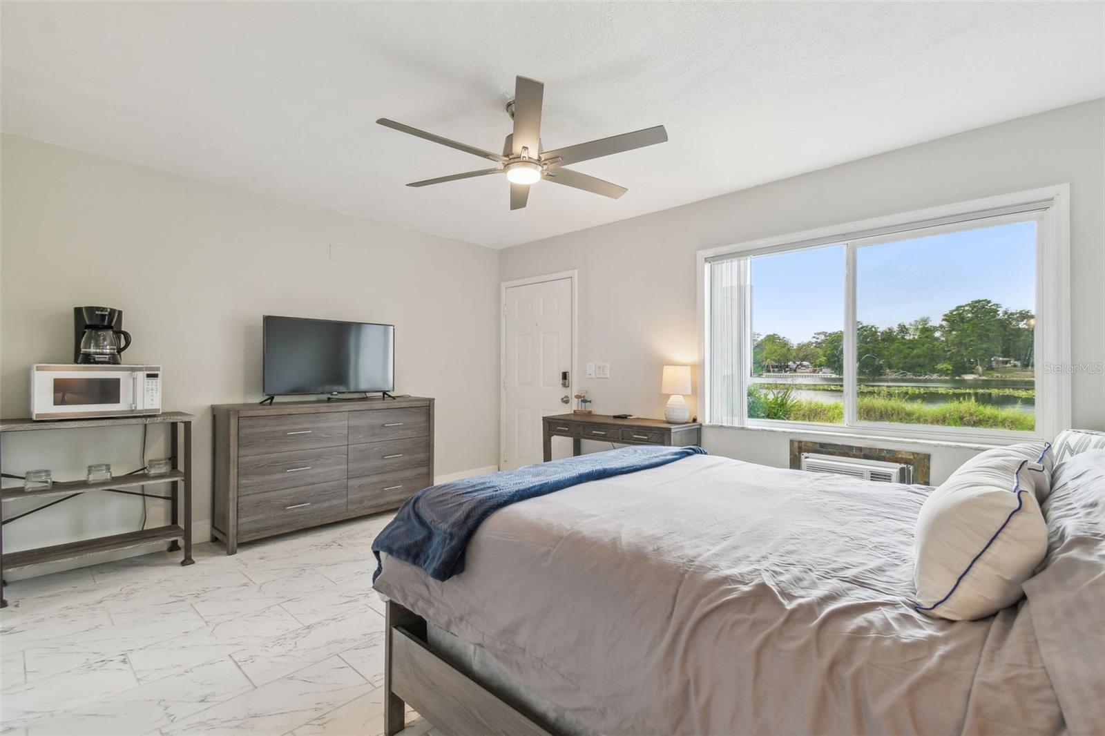 Image 7 of 79 For 4141 Dolphin Drive 4141