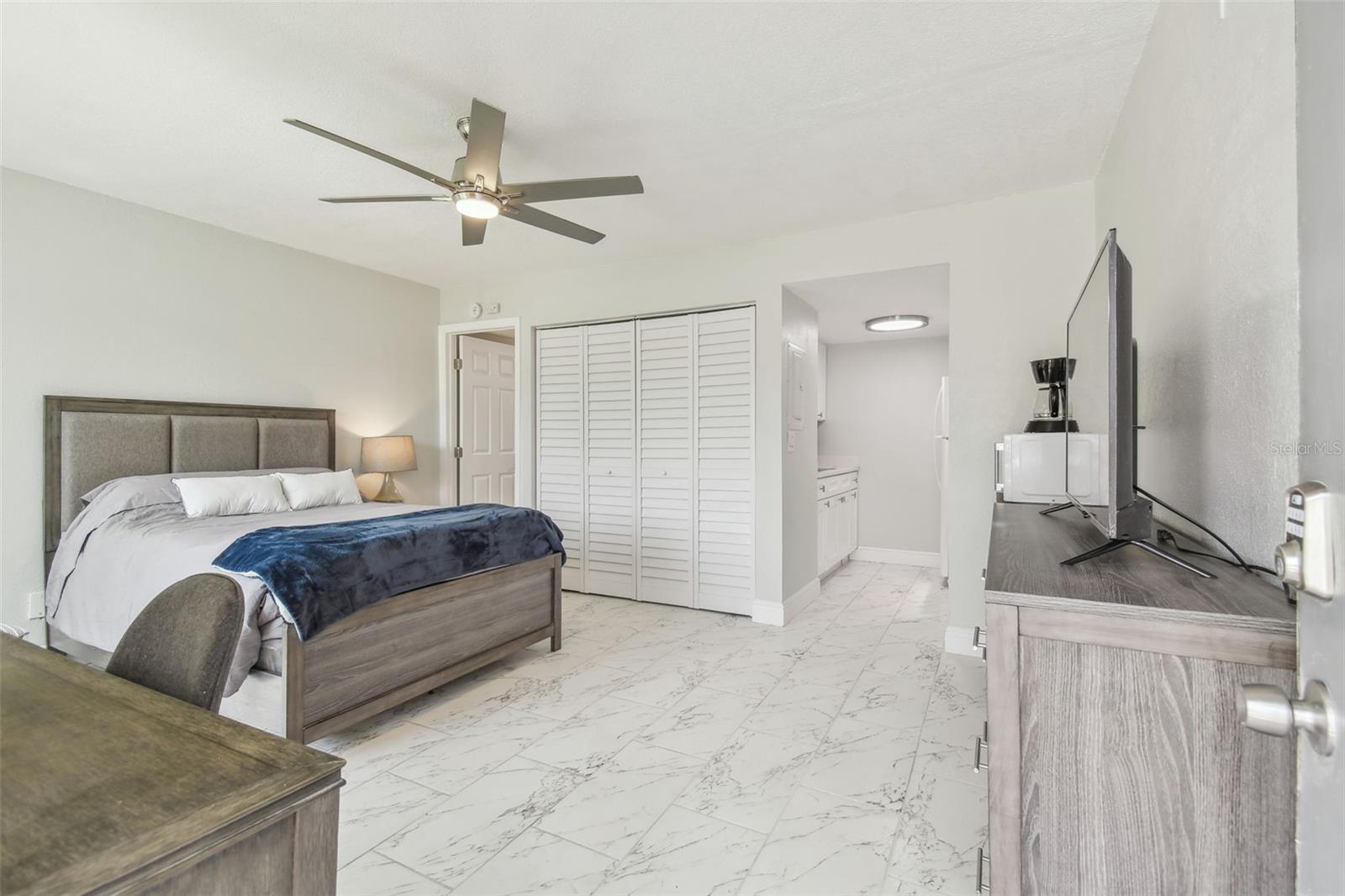 Image 9 of 79 For 4141 Dolphin Drive 4141