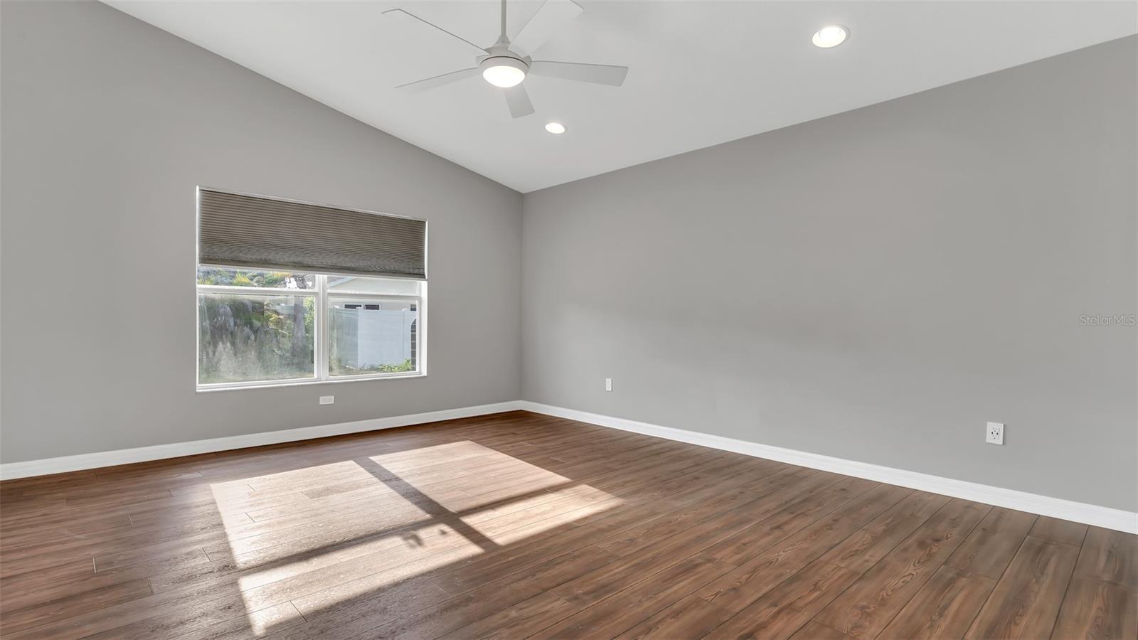 Image 14 of 31 For 9253 Beaufort Court