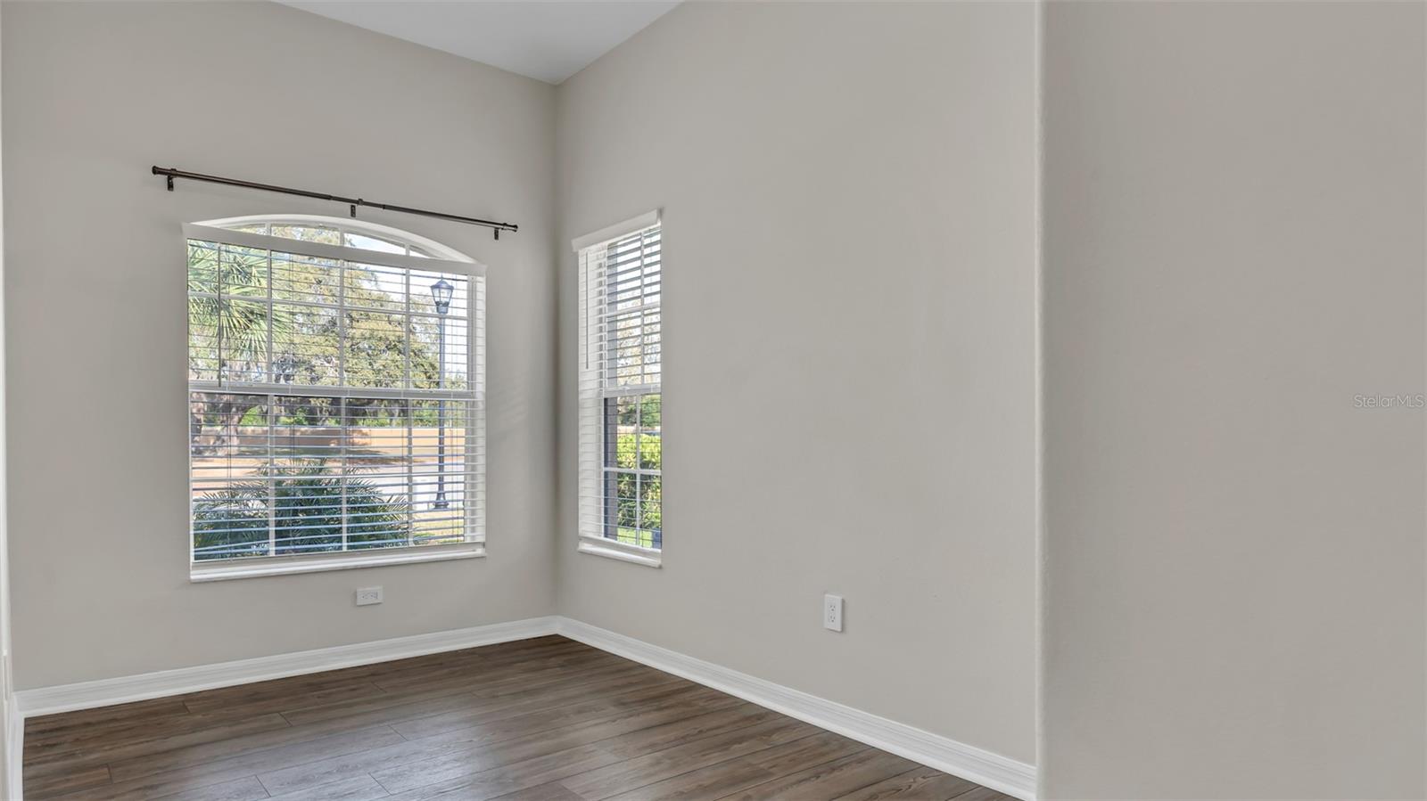 Image 20 of 31 For 9253 Beaufort Court