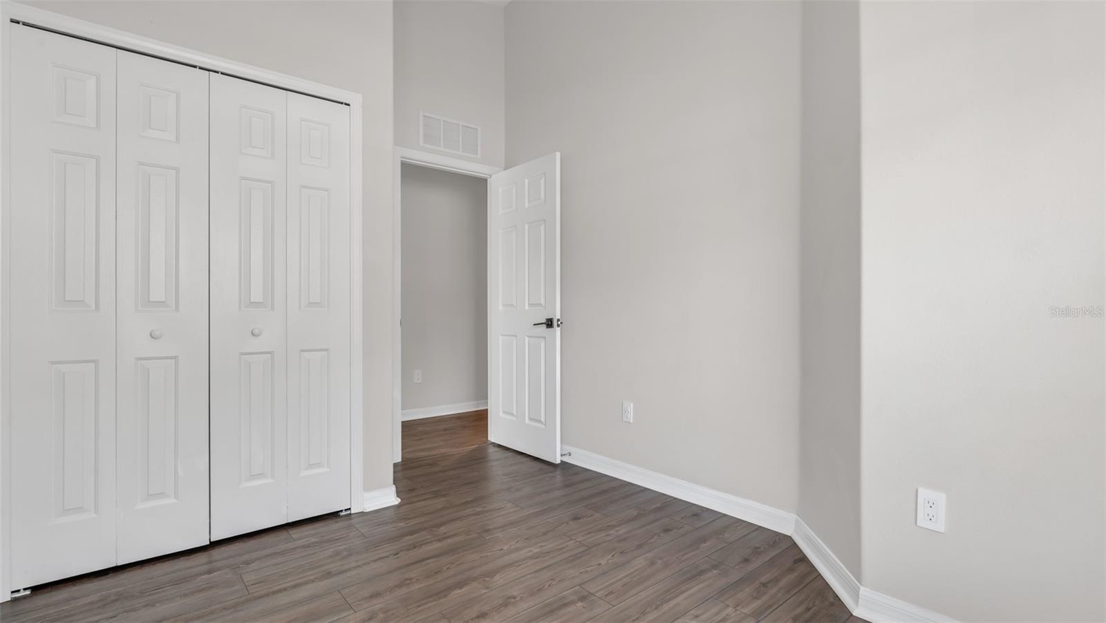 Image 21 of 31 For 9253 Beaufort Court