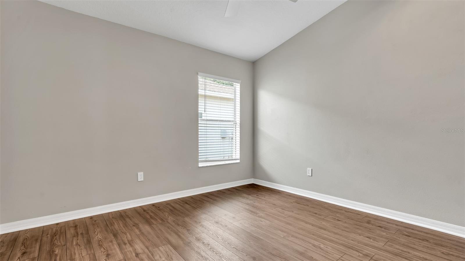 Image 23 of 31 For 9253 Beaufort Court