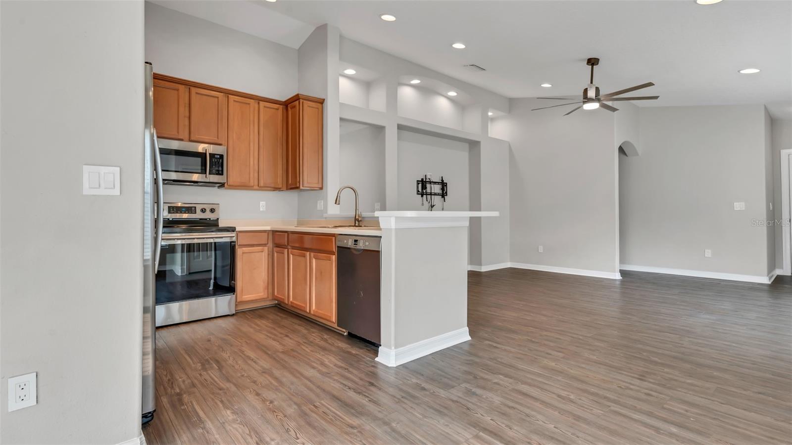 Image 7 of 31 For 9253 Beaufort Court