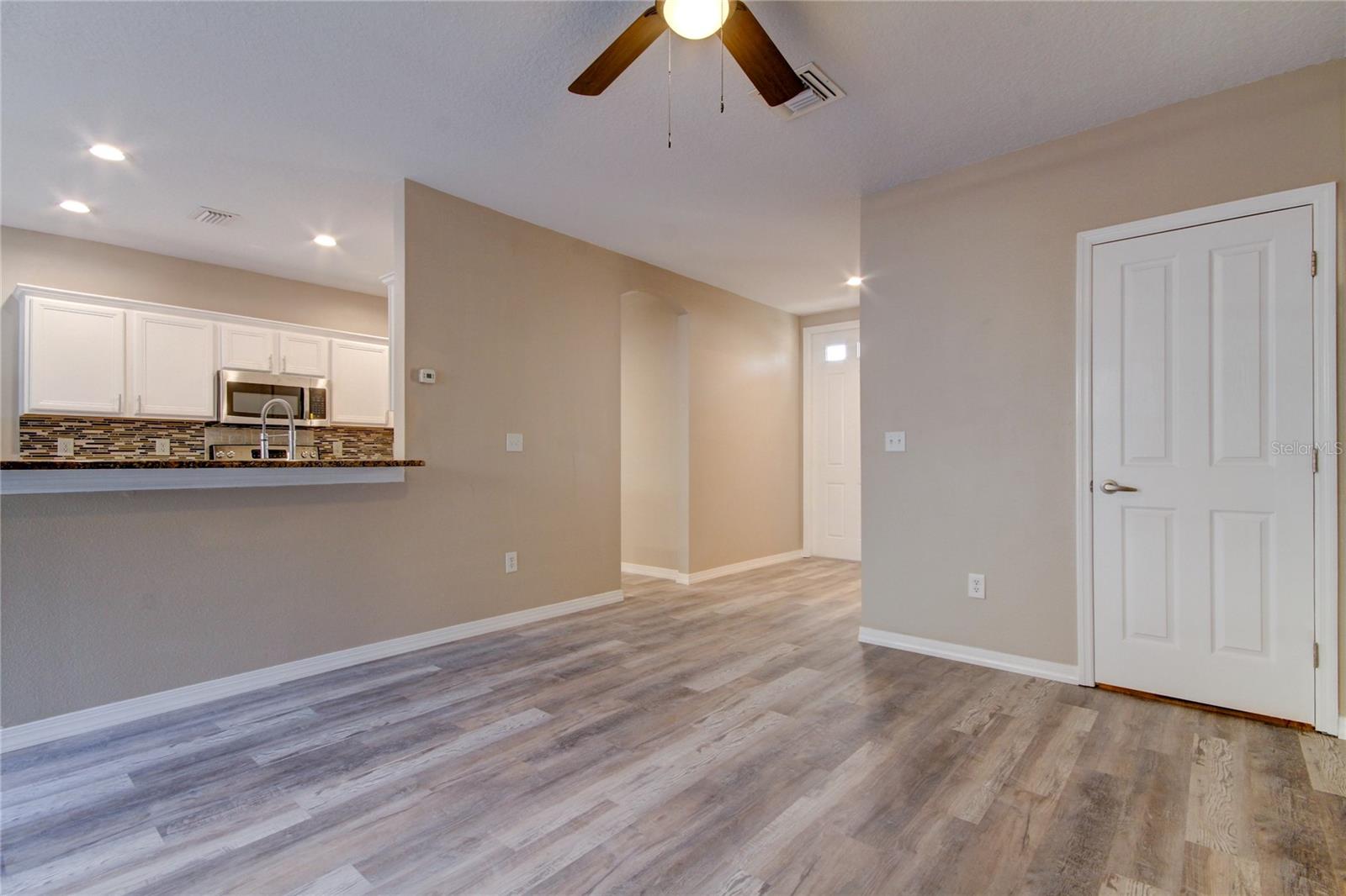 Image 4 of 31 For 11528 Fountainhead Drive