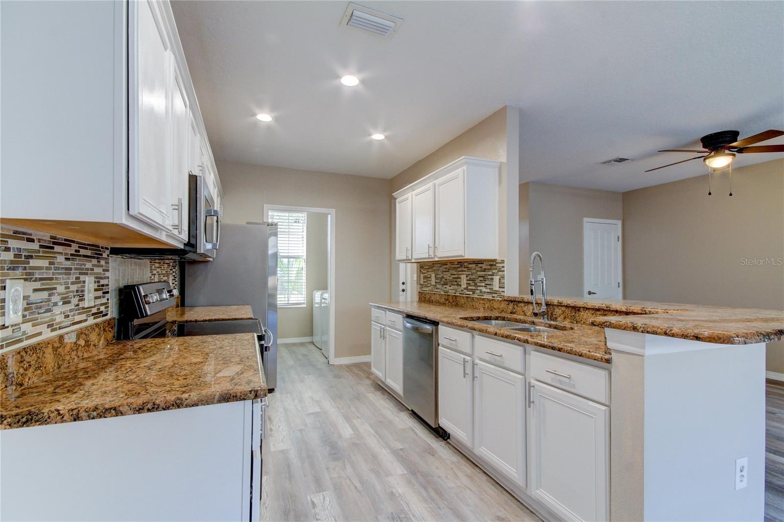 Image 6 of 31 For 11528 Fountainhead Drive