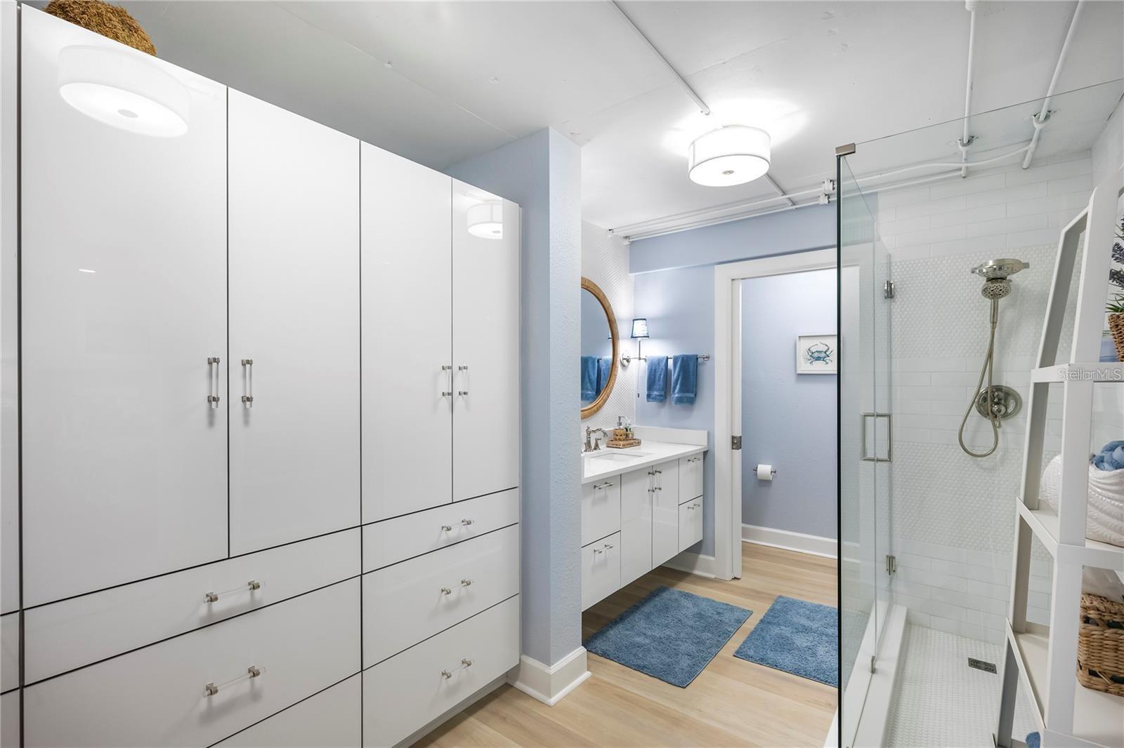 Image 21 of 31 For 851 Bayway Boulevard 404