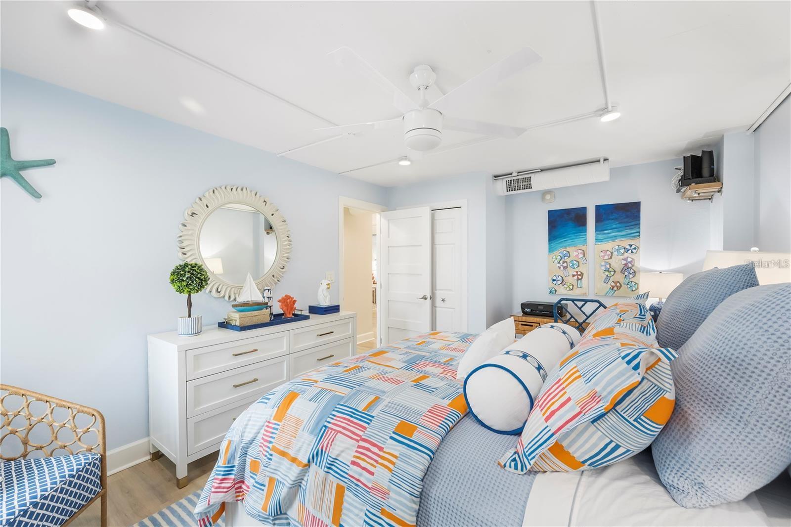 Image 25 of 31 For 851 Bayway Boulevard 404