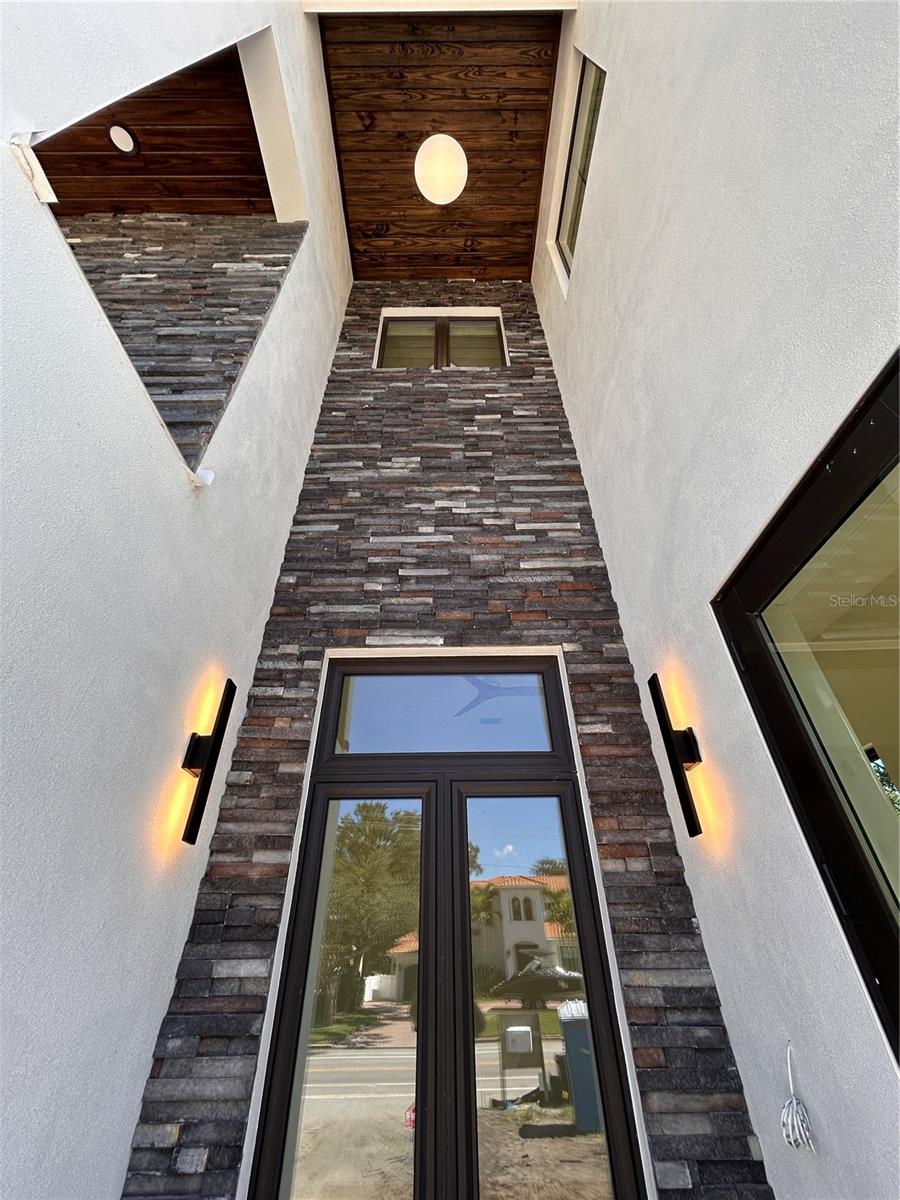 Listing photo id 8 for 519 Davis Boulevard
