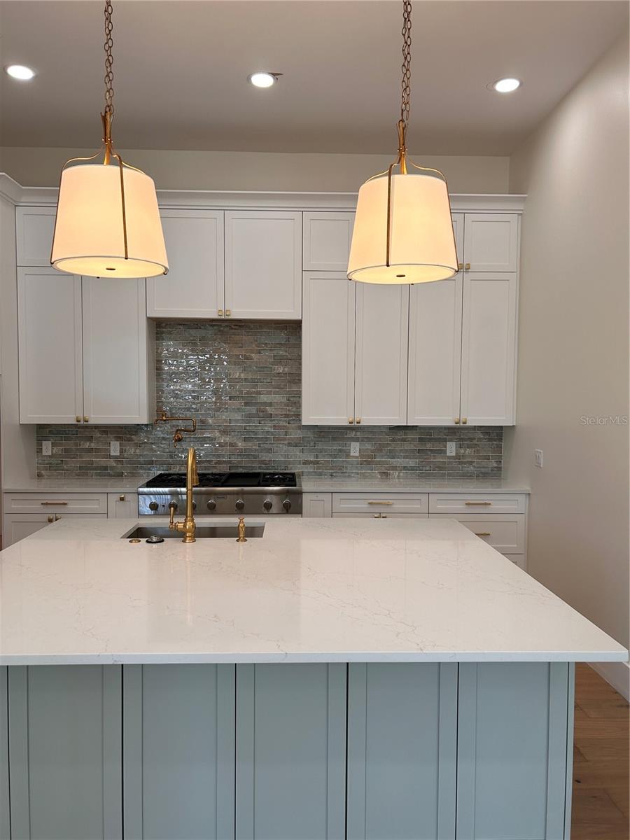 Listing photo id 12 for 519 Davis Boulevard