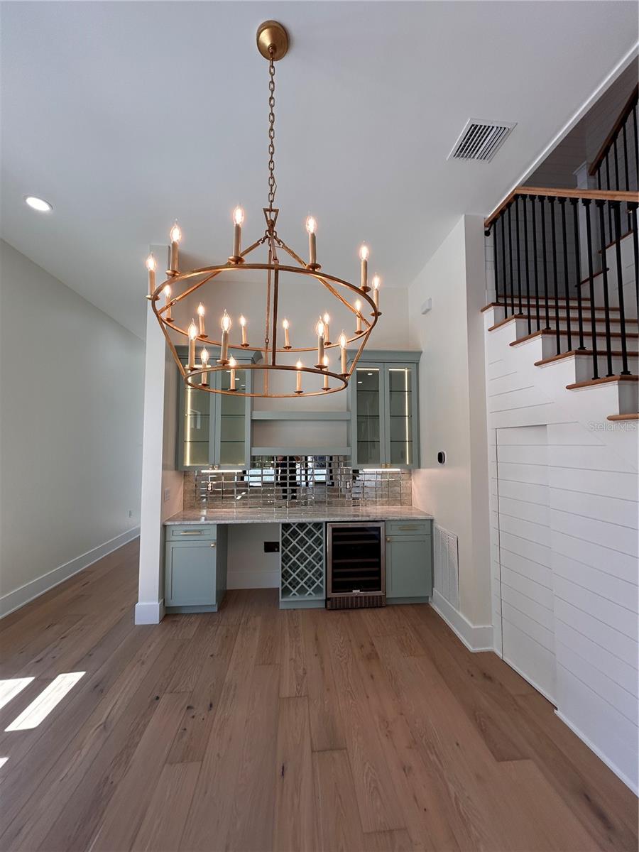Listing photo id 15 for 519 Davis Boulevard