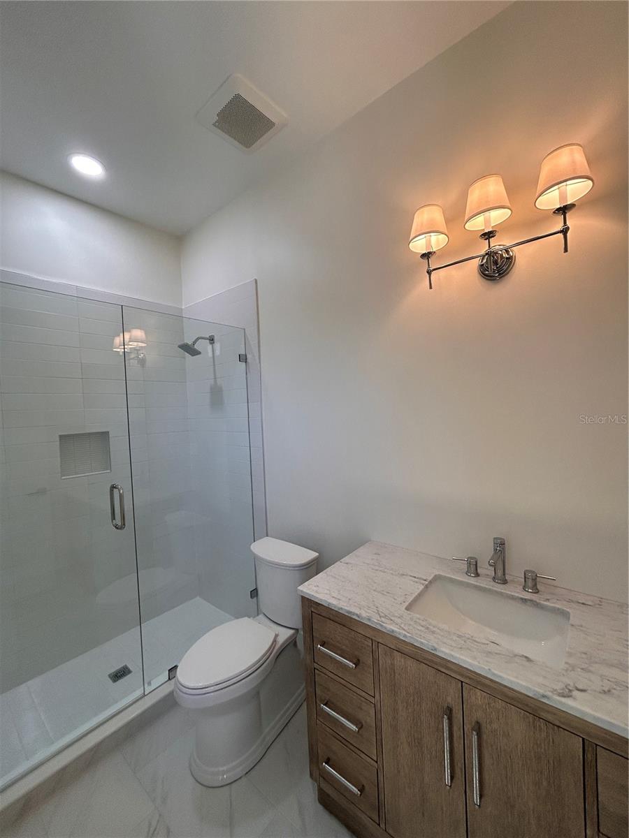 Listing photo id 28 for 519 Davis Boulevard