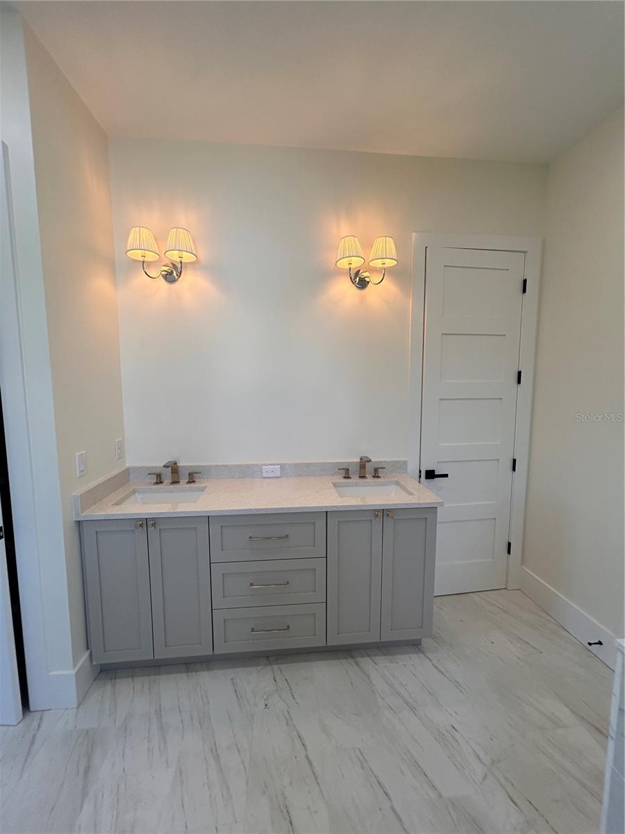 Listing photo id 29 for 519 Davis Boulevard