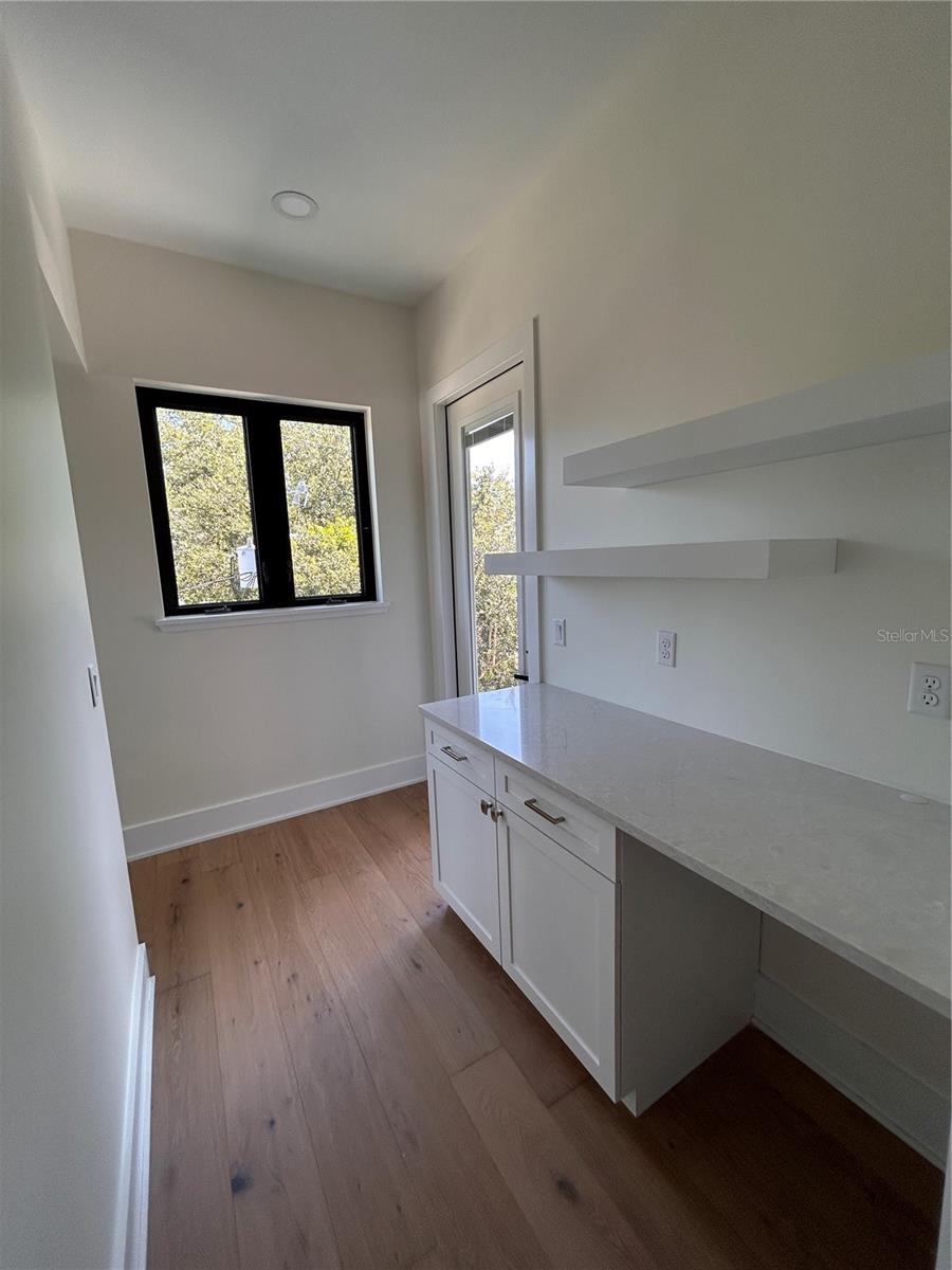Listing photo id 33 for 519 Davis Boulevard