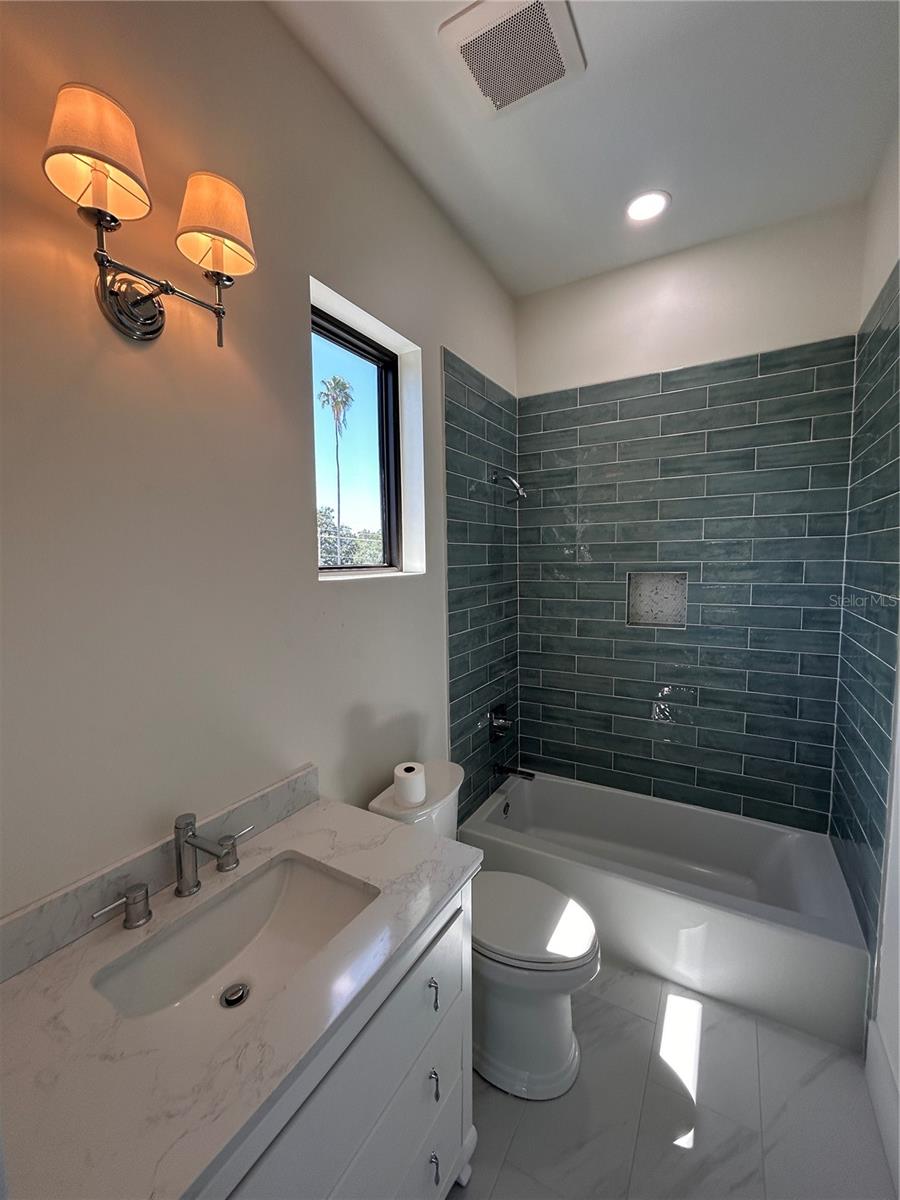 Listing photo id 35 for 519 Davis Boulevard