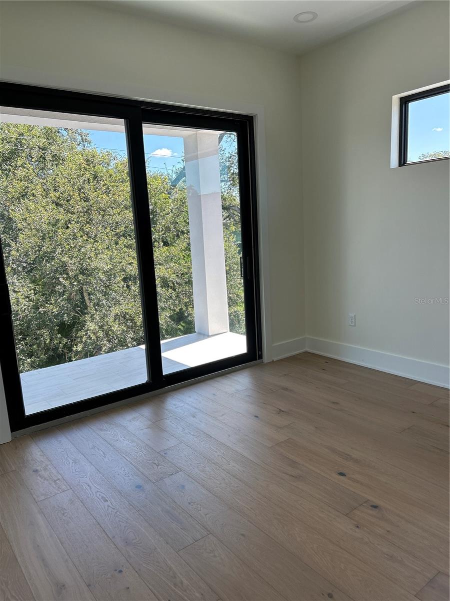 Listing photo id 36 for 519 Davis Boulevard