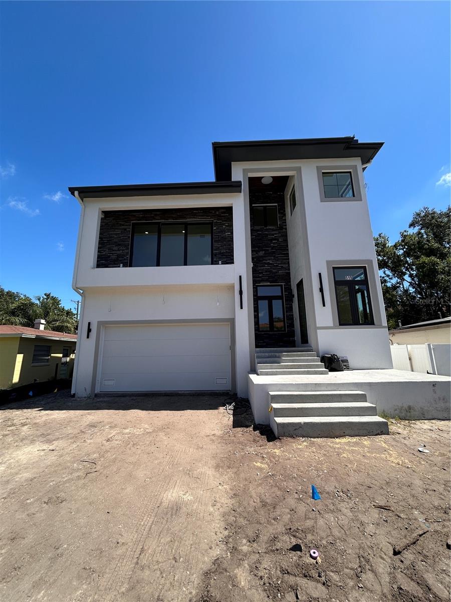 Listing photo id 7 for 519 Davis Boulevard