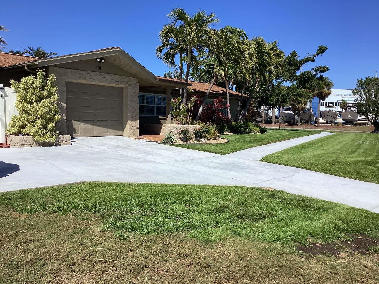 Listing photo id 10 for 101 Madonna Boulevard