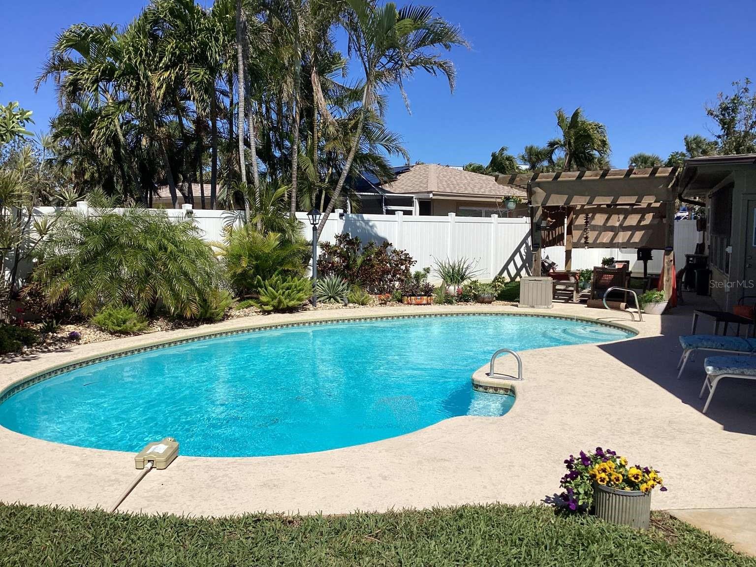 Listing photo id 11 for 101 Madonna Boulevard
