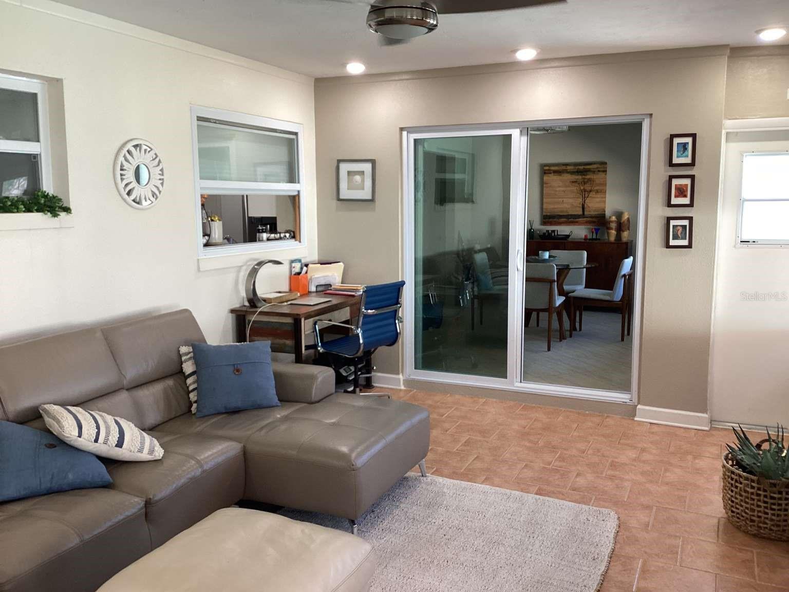 Listing photo id 16 for 101 Madonna Boulevard