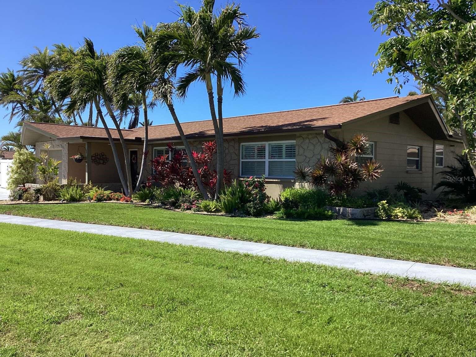 Listing photo id 0 for 101 Madonna Boulevard